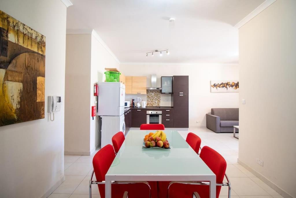 Modern Apt In The Heart Of Maltese Nightlife Сент Джулианс Экстерьер фото