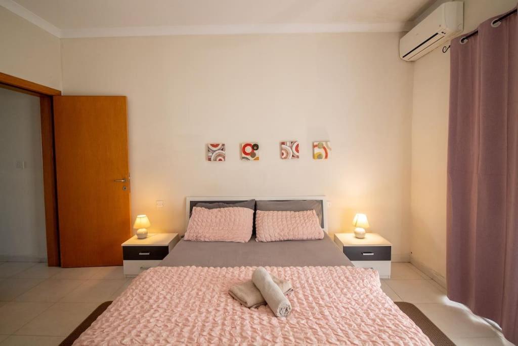 Modern Apt In The Heart Of Maltese Nightlife Сент Джулианс Экстерьер фото